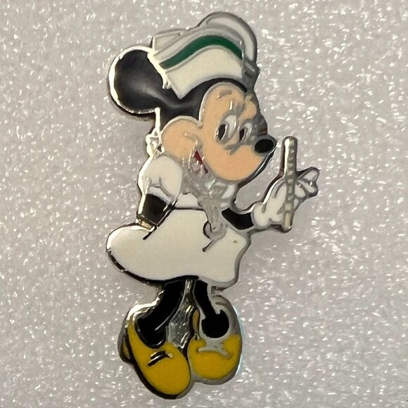Vtg Disney Store Minnie Nurse Pin Badge Collectible Trade RN LVN PA Medical - Picture 1 of 3